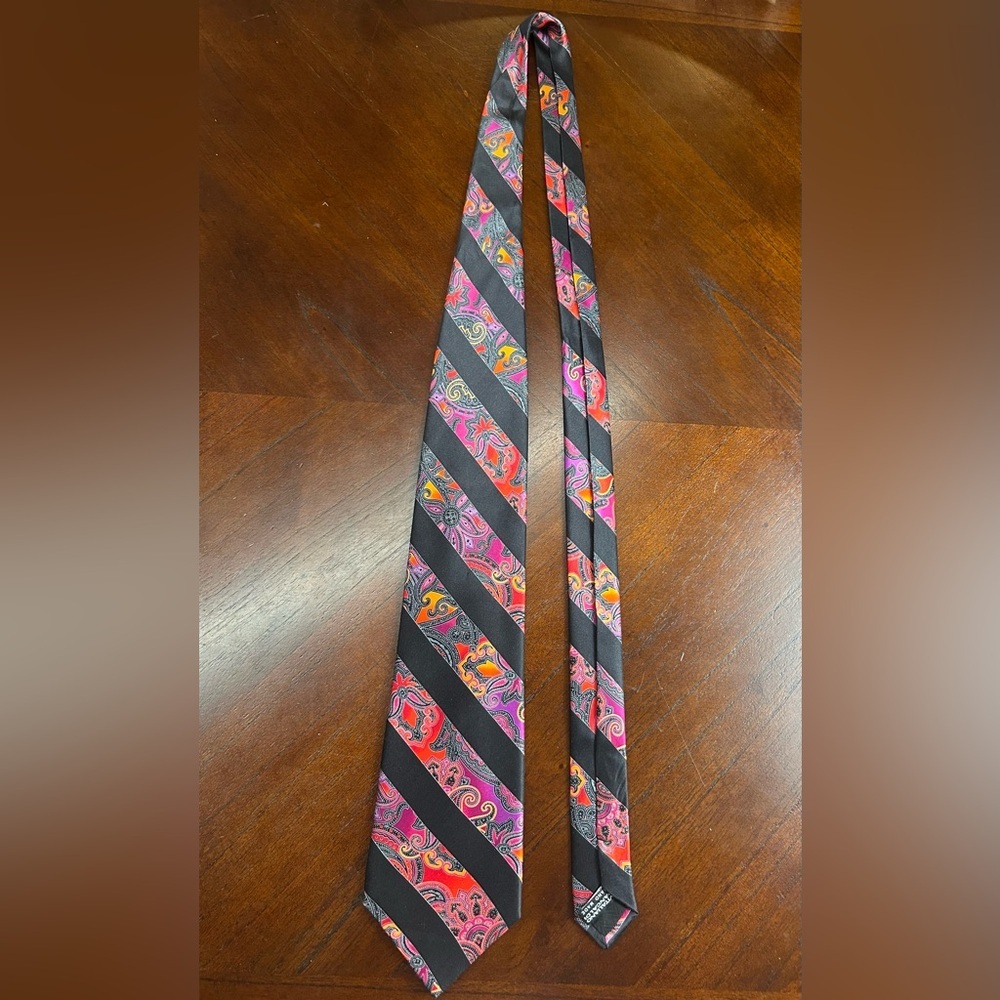 Vitaliano Pancaldi Elegant Black And Pink Silk Tie